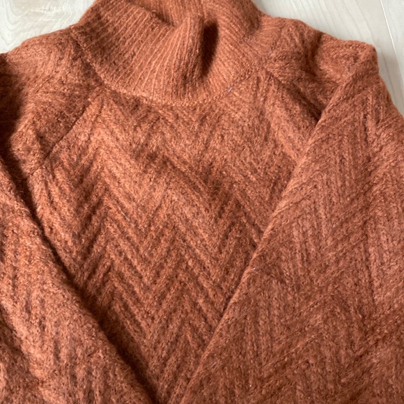 Abercrombie & Fitch Puff Sleeve Sweater - Picture 3 of 4